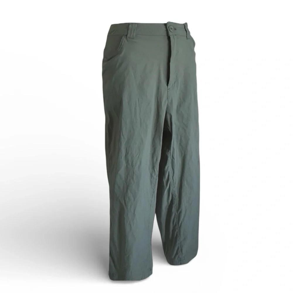 Not For Sale. EDDIE BAUER Olive Green Casual Cropped Pants. 16